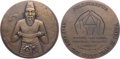 Лот №1729, Медаль 1987 года. Памятники 