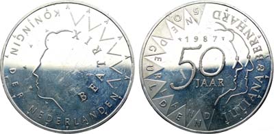 Лот №355,  Нидерланды. Королева Беатрикс. 50 гульденов 1987 года.  50 лет свадьбе Королевы Юлианы и Принца Бернарда.