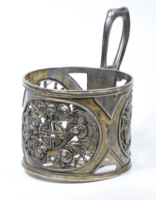 Лот №1543,  Китай. Подстаканник с прорезным орнаментом.