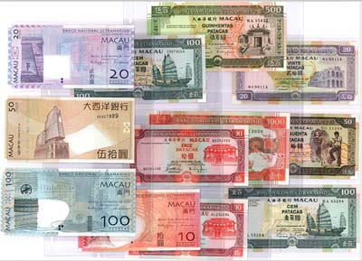 Лот №715,  Макао. из 52 банкнот Макао 1976-2015 гг. с альбомом Leuchtturm в шубере c листами Leuchtturm.