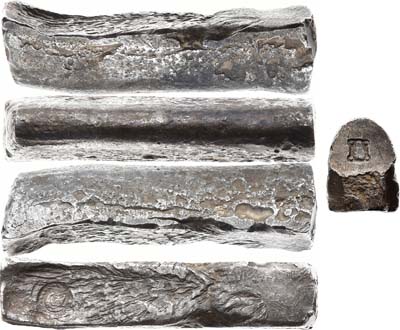 Лот №427,  Платежный слиток. Полтина Новгородского типа кон. XIV - нач. XV веков с двумя клеймами.